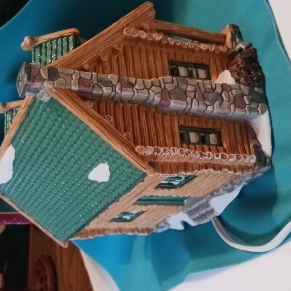 Vintage 1996 Christmas Valley THE LODGE BUILDING Pre Owned. - Picture 1 of 4